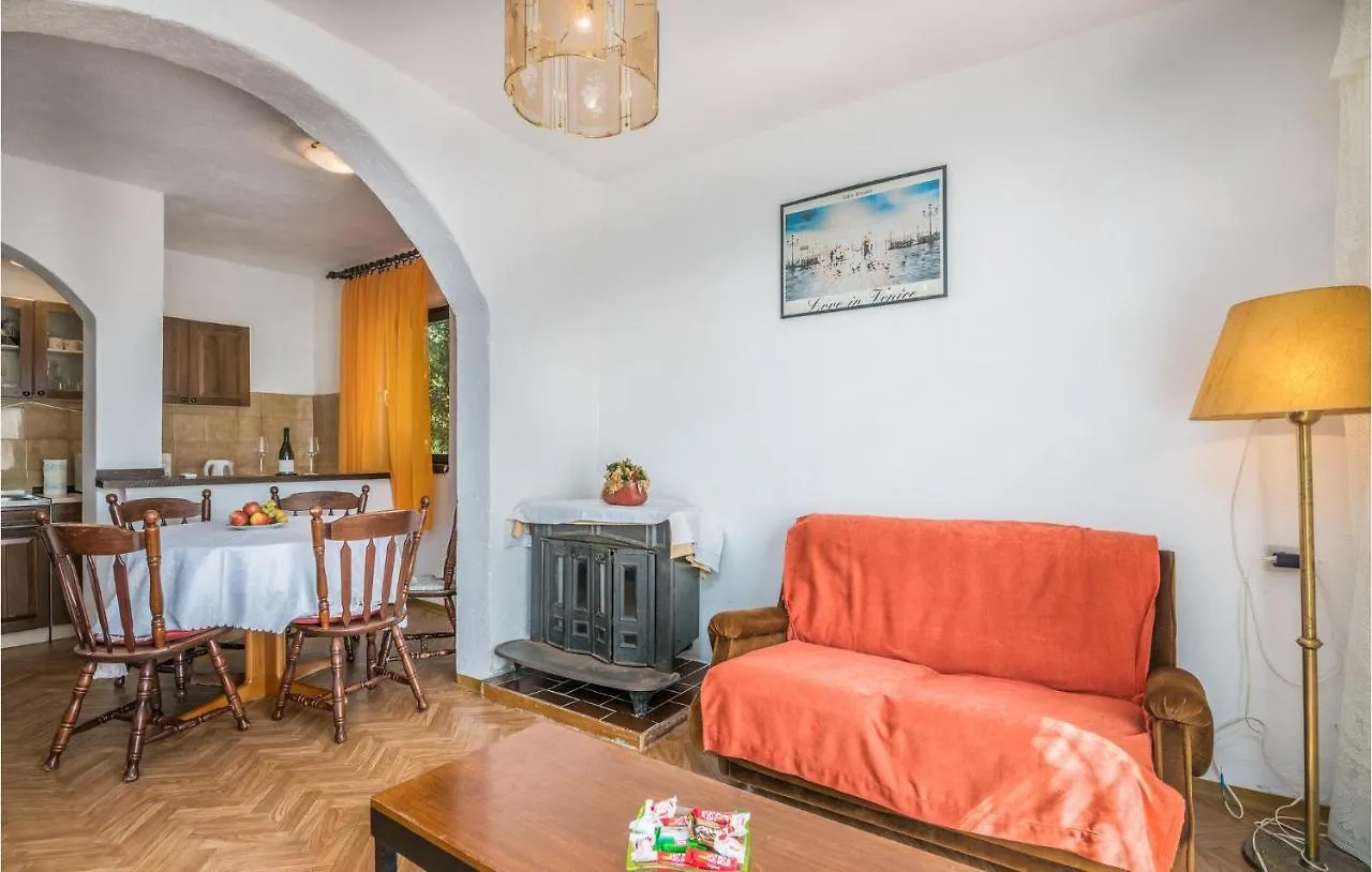Amazing Apartment In Jurandvor With Kitchen